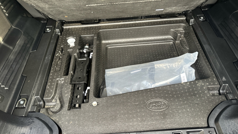 Land Rover Defender 3.0 D250 X-Dynamic SE 110 5dr Auto Diesel Estate